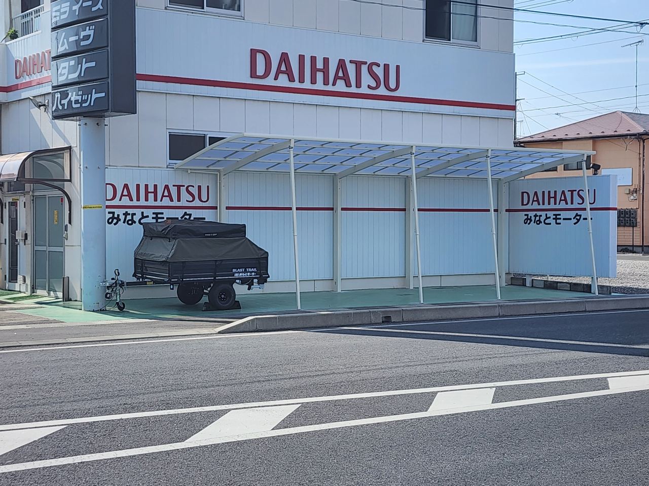 ダイハツ展示場にカーポート設置